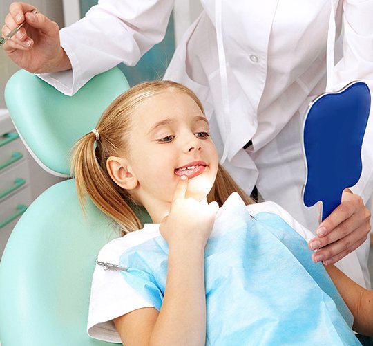 Стоматологи клиники Скайдент сразу же налаживают визуальный и речевой контакт с ребенком